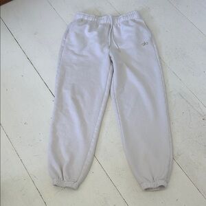 ALO Yoga women M off white sweatpants